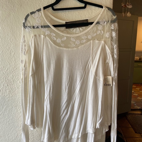 NWT Free People size Small Embroidered White Top - Picture 3 of 3